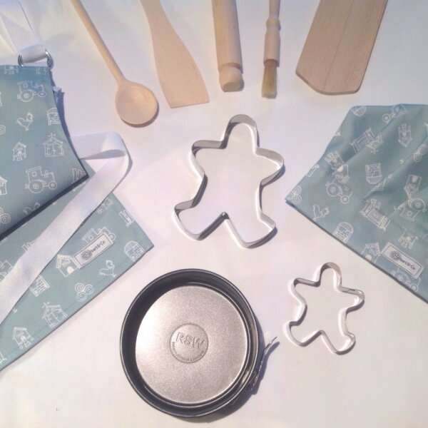 Photo 15 08 2020 18 55 57 Herbert & Co Ultimate Baker Childrens Baking Set including Chefs Hat & Apron in a delicate Farmyard Design The Ultimate hamper also includes a 12cm springform cake tin, a pair of gingerbread biscuit cutters and all the utensils a little chef could need; a chopping board, mixing spoon, rolling pin, pastry brush and spatula Also available in Blue or as just a Hat & Apron Set