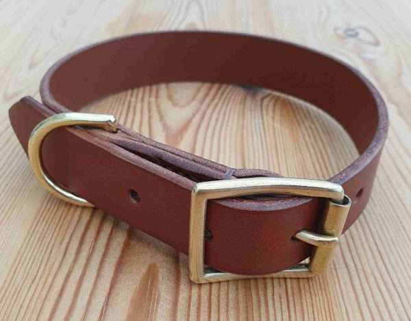 20210131 144722 scaled Hand-crafted leather dog collar. Made from the finest English full grain leather. Embossed design - choose from pheasant, deer, duck, fish. Hand-stitched. Leather colour: black, dark brown, chestnut, tan, or natural. Solid brass or nickel-plated hardware.