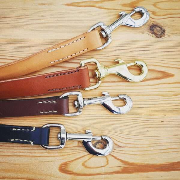 IMG 20210207 195333 746 1 Hand-crafted leather clip lead, made from the finest English, full grain leather. - Hand-stitched - Solid brass or nickel swivel clip - Available in black, chestnut, dark brown, tan and natural colour leather - Length: Standard (38 inches), Long (48 inches). Width: 1 inch - Can be personalised with your initials, your name, or your dogs name for no additional cost.