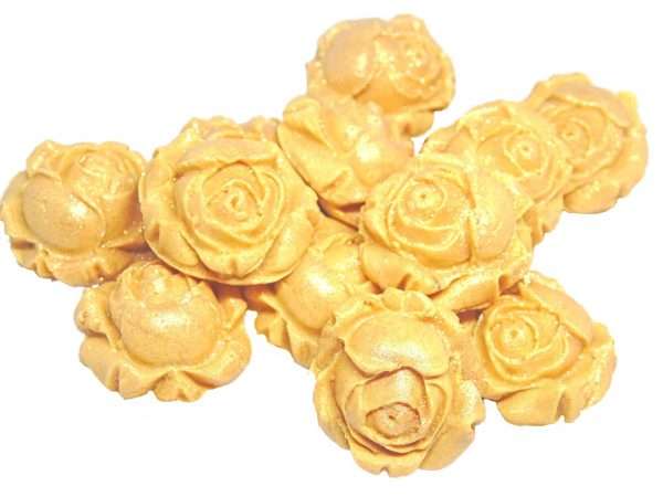 Inked12 Gold Rosebudsjpeg LI These lightly glittered edible rose buds are a great way to add a bit of bling to your cupcakes and cakes. Either add as a single rosebud to cupcakes or as a group on cakes Approx Size: 2.5 cm