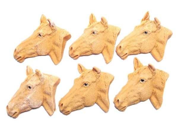 Inked6 brown horsesjpeg LI Do you have a member of your family who is a horse lover and about to have a celebration, either a birthday or from a recent event you would like to reward them? These horse heads are sure to be a big hit with everyone. They can be used on cupcakes or to decorate a cake. Available in three colours, brown, grey, and black in sets of 6 · Approx Size: 5cm high -5cm wide