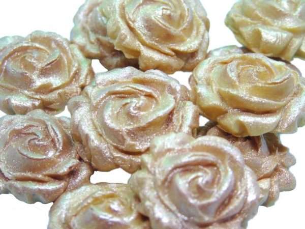 Inkednew small roses goldJpeg LI Do you require cupcake toppers for your celebration bakes? Then choose from our wide selection of coloured, glittered and totally edible roses. They always go down well at parties. 12 Glittered Coloured Roses are also great cake fillers. Large selection of colours to choose from Approx Size 2.5 cm