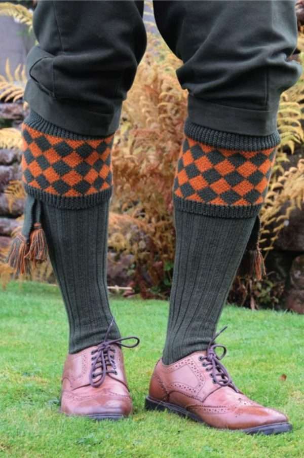CHESSBOARD SAMPLE2 Knitted in Merino Wool Acrylic Blend, keeping your feet dry and snugly comfortable, whilst technical quality of acrylic give the socks durability, longetivity and ease of care. All products are hand finished to ensure the finest quality, offering the warmth and comfort to ensure that you are properly kitted out for the British Countryside. Please check our side guide against the socks you wish to purchase.
