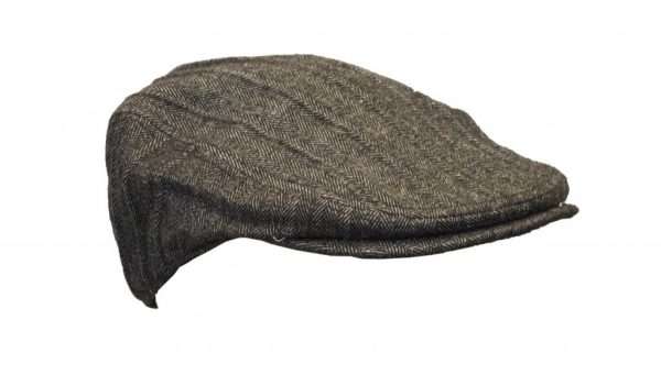 classic cap blackside Inner Linning is 100% quilted polyester padded lining, with an inner trim band for extra comfort. Outer jacket (shell) is made from 40% wool, 60% polyester. Produced to the highest standards by a manufacturer of top quality countrywear and derby clothing. Please check our size guide against your cap you wish to purchase.