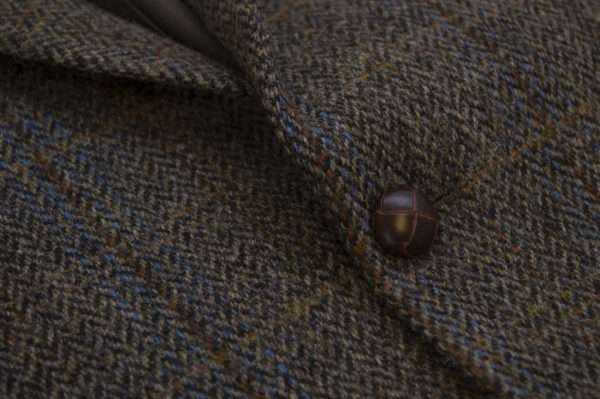 clinton brown blazer button These world famous Harris Tweed jackets are superbly tailored, hard-wearing and warm. When purchasing one of these jackets you are guaranteed exceptional quality. By law Harris Tweed must come from the Outer Hebrides, and be hand woven from local wool. Supplied by Harris Tweed Scotland from 100% pure virgin wool, dyed, spun and finished in the Western Isles of Scotland. Expertly hand-woven by crofters in their own homes on the islands of Lewis, Harris, Uist and Barra. They are single breasted with two leather button fastening, and can be worn as a casual jacket or with a shirt and tie. Other specifications include side vents, two front pockets with flaps, Four interior pockets, three button leather cuff and Fully lined. Spare Button Leather buttons included. Dress with matching waistcoat for an extremely stylish look perfect for weddings and the races. All our tweeds are stamped with the authentic, official gold crossed orb mark of the Harris Tweed Authority.