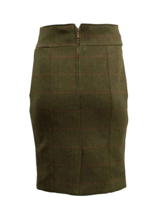 dark skirt back scaled 1 Our simple but stylish Tweed Winslow Skirt is great for any purpose. Smart knee length skirt can be used for everyday wear around the town or heading out to any event Our Winslow skirt is made from the 60% Wool, 25% Polyester 11% Acrylic and 4% composed of other fibres, the tweed has been treated with Teflon which acts as a fabric protector, making this product long-lasting protection against oil- and water-based stains, dust and dry soil. Other features include 8 inch heavy duty concealed zip, fully lined, 5inch back vent opening and moleskin waistband Length of skirt measures below Size 8/10; 59cm Sizes 12/14; 60cm Sizes 16/18; 61cm Produced to the highest standards by a manufacturer of top-quality English country wear and derby clothing. Please check our size guide against your hat you would like to purchase.