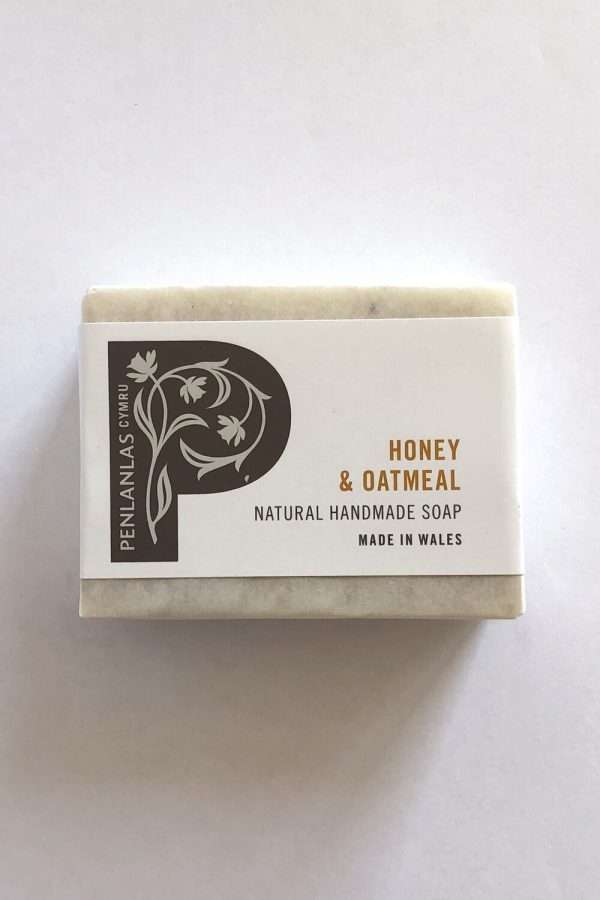 honey oatmeal soap wrapped Made with pure botanical oils, oatmeal, honey from local beehives and enriched with extra moisturising shea butter. Oatmeal naturally contains anti-inflammatory and anti-oxidant properties and honey contains anti-inflammatory and antiseptic properties. Scented with a blend of Sweet Orange, Ylang Ylang and Patchouli essential oils. Reputed to help soothe dry skin, reduce stress and uplift the spirits. Naturally exfoliating and cleansing helping the skin to feel silky and smooth.
