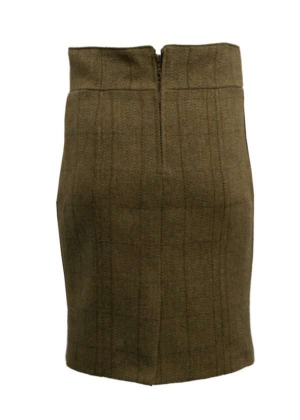 light skirt back scaled 1 Our simple but stylish Tweed Winslow Skirt is great for any purpose. Smart knee length skirt can be used for everyday wear around the town or heading out to any event Our Winslow skirt is made from the 60% Wool, 25% Polyester 11% Acrylic and 4% composed of other fibres, the tweed has been treated with Teflon which acts as a fabric protector, making this product long-lasting protection against oil- and water-based stains, dust and dry soil. Other features include 8 inch heavy duty concealed zip, fully lined, 5inch back vent opening and moleskin waistband Length of skirt measures below Size 8/10; 59cm Sizes 12/14; 60cm Sizes 16/18; 61cm Produced to the highest standards by a manufacturer of top-quality English country wear and derby clothing. Please check our size guide against your hat you would like to purchase.