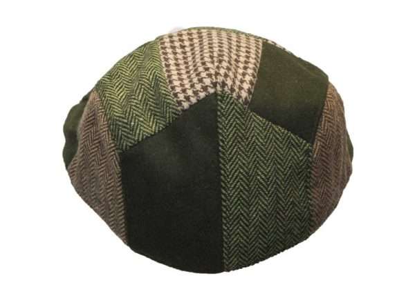 patch flat cap green back 1 Inner Linning is 100% quilted polyester padded lining, with an inner trim band for extra comfort. Outer jacket (shell) is made from 20% wool, 80% polyester. All Patchwork is styled with tartan and dogtooth patterns. Produced to the highest standards by a manufacturer of top quality countrywear and derby clothing. Please check our size guide against your cap you wish to purchase.