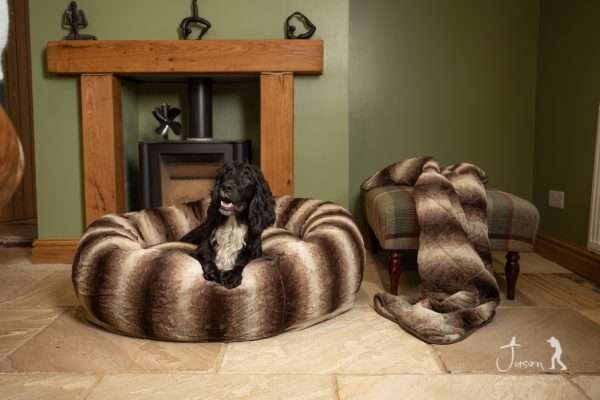 Brown Luxury Deluxe Donut Dog Bed med