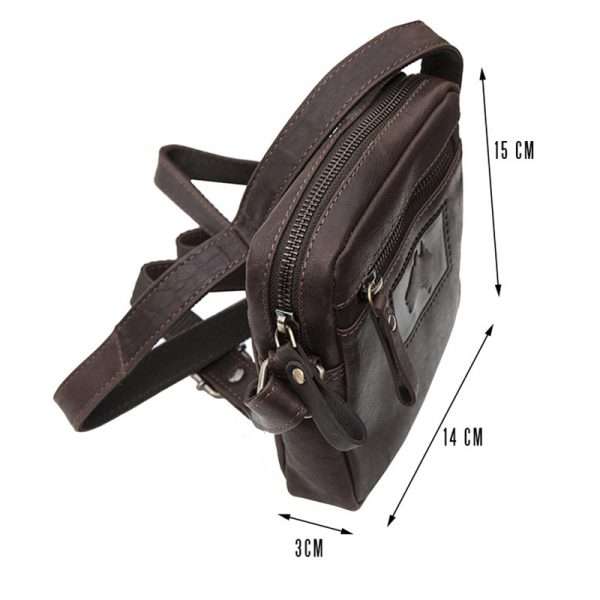 9010W SIZE Coming in gorgeous dark brown and made from the highest quality oiled leather, this small bag is the perfect mix of rustic style and functionality