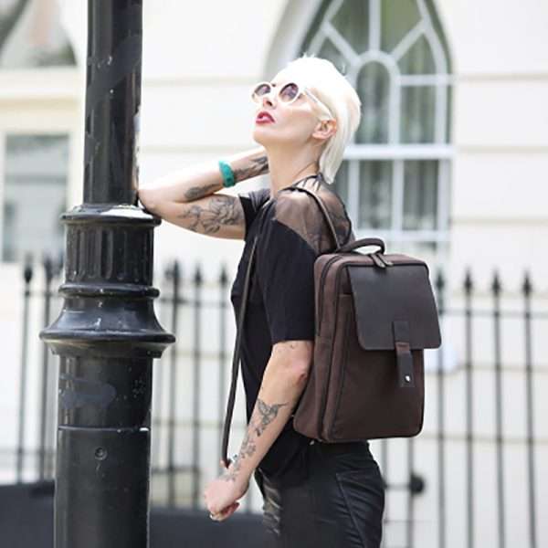 rucksack 1 Goodbye cumbersome backpack and hello chic and stylish. The gently rounded corners and combination of waxed canvas and leather elevate this from an ordinary backpack to an elegant bag you happen to wear on your back!