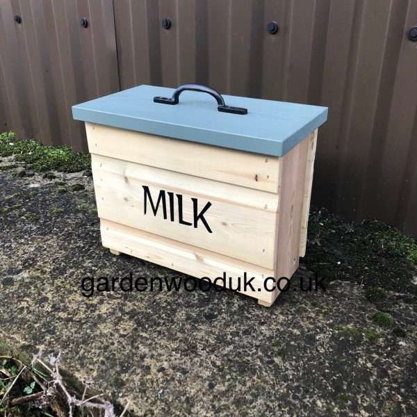 3GB Green 1 Handmade Wooden Doorstep Milk Box Suitable to fit 3x 1pt Glass Bottles. Price includes UK Mainland Delivery. Surcharges may apply to remote areas.  