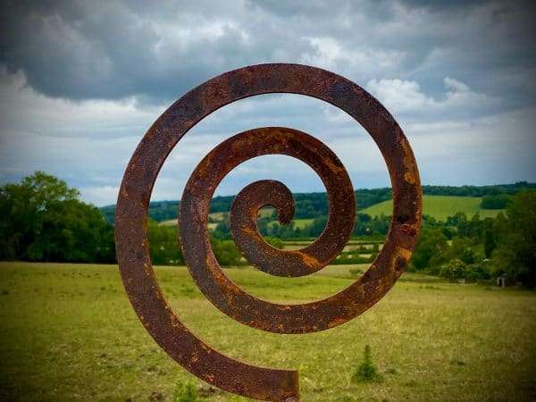 WELCOME TO THE RUSTIC GARDEN ART SHOP
Here we have one of our. Rustic Metal Swirl Whirl Hypno Retro Abstract 3D Garden Sculpture Yard Art Lawn Stake Gift Swirled metal ring sculptures - 3D Garden art that is secured with a base plate & ground stake This retro rustic garden art make a unique, versatile garden sculpture. Our Rustic/Rusty patina gives a natural and unique finish, which will continue to better with age. Our rustic garden art products require absolutely no maintenance! Sizes & Measurements:
Large : approx 100cm x 100cm x 30cm