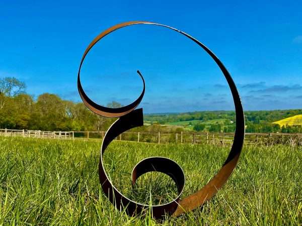 WELCOME TO THE RUSTIC GARDEN ART SHOP Here we have one of our. Exterior Rustic Abstract Ribbon Ring Rusty Metal Garden Stake Yard Art Lawn Centre Piece Flower Bed Sculpture Gift Sizes & Measurements:
60cm x 48cm x 25cm Material: 9cm width x 3mm thick Made From 3mm Mild Steel.