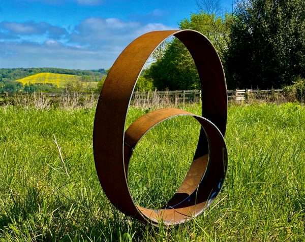 WELCOME TO THE RUSTIC GARDEN ART SHOP Here we have one of our. Garden Metal Ring Sculpture Sizes & Measurements:
52cm x 52cm
Ring:
9cm width x 3mm thick Perfect For Any Garden Or Outdoor Space.
All of our garden stake art come with garden stakes affixed or prongs enabling a quick & easy install!