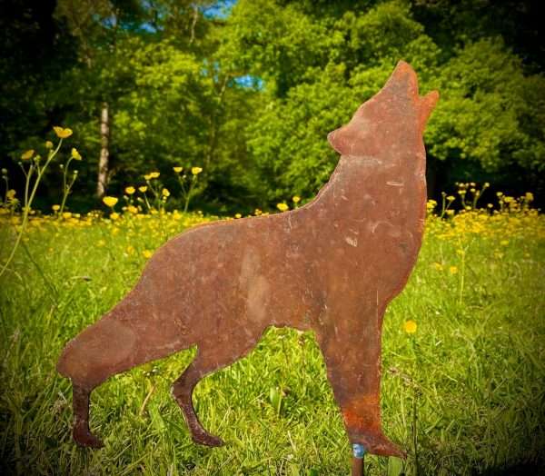 WELCOME TO THE RUSTIC GARDEN ART SHOP Here we have one of our. Small Exterior Rustic Rusty Metal Wolf Howling Garden Stake Art Sculpture Gift Sizes & Measurements: 25cm x 30cm Made From 2mm Mild Steel.