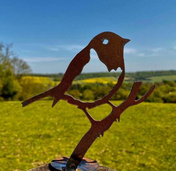 WELCOME TO THE RUSTIC GARDEN ART SHOP Here we have one of our. Exterior Large Rustic Metal Robin Bird Garden Art Fence Topper Gate Decor Yard Sculpture Gift Xmas Christmas Present Christmas Sizes & Measurements:
26cm x 28cm Made From 2mm Mild Steel