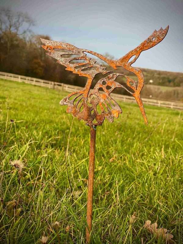 il fullxfull.2662105674 36dl scaled WELCOME TO THE RUSTIC GARDEN ART SHOP Here we have one of our. Exterior Rustic Hummingbird Bird Wildlife Garden Stake Garden Art Yard Art Flower Bed Metal Rusty Garden Gift Idea Sizes & Measurements:
15cm x 18cm (excluding stake) Made From 2mm Mild Steel