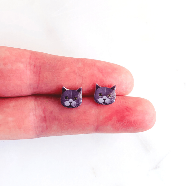 size reference of grey cat earrings