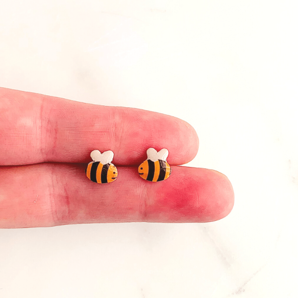size reference of bee earrings