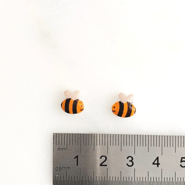 ruler size reference of bee earrings