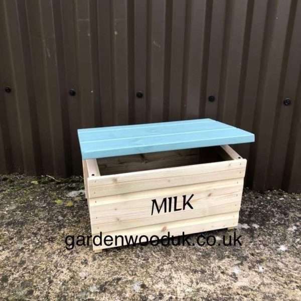 8GB Hinged Seagrass Handmade Wooden Doorstep Milk Box Suitable to fit 8x 1pt Glass Bottles. Price includes UK Mainland Delivery. Surcharges may apply to remote areas.  