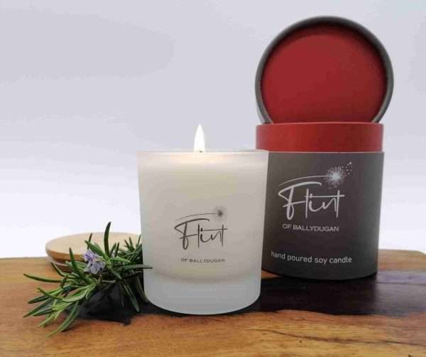 rosemary bay 1 2 scaled An aromatic fresh fragrance Evergreen rosemary blended with bay, clary sage, lemon zest and cyclamen. Rosemary signifies love and remembrance. Bay is a symbol of strength and courage. It is also known to signify fame, honour and prosperity. Free shipping within UK