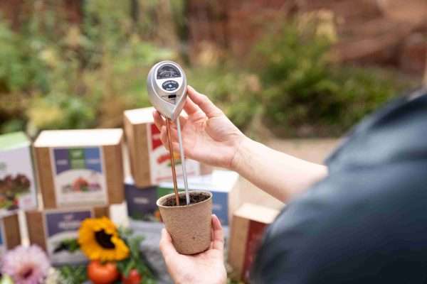 GAR2951 GardenPack 10 1 scaled Always wondering if you are keeping your garden the proper wetness? Now you can purchase a 3-in-1 Soil Tester and stop guessing.